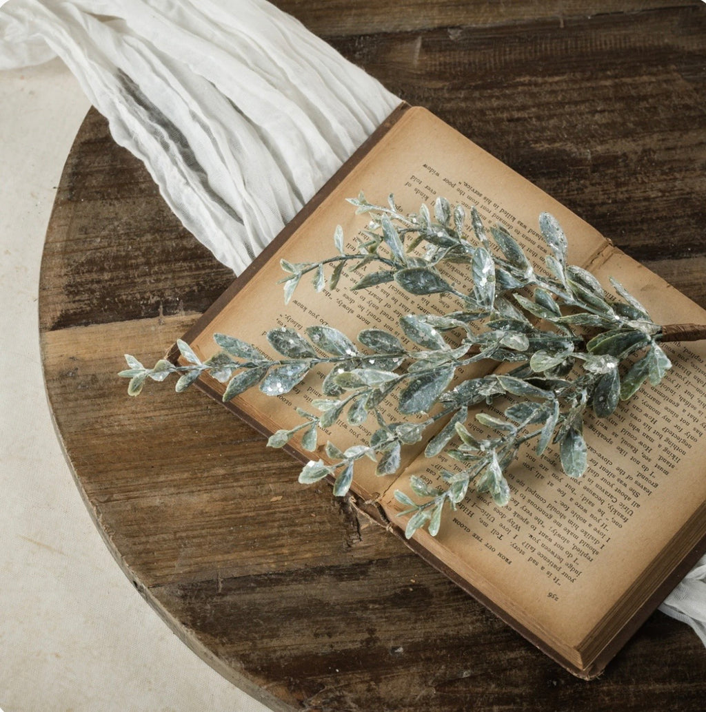 16" GLITTERED SAGE RUSCUS LEAF PICK