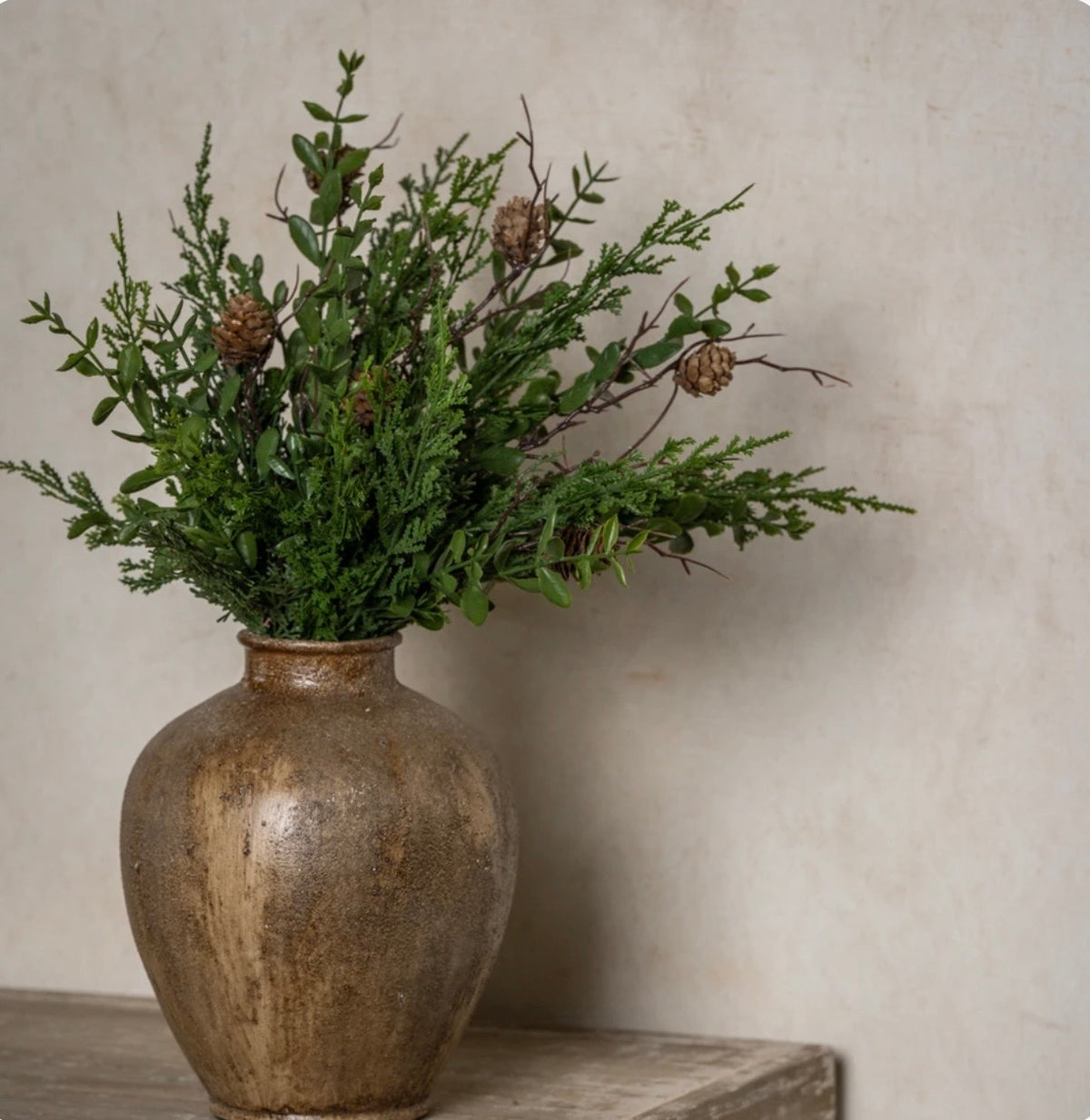 17" CYPRESS & RUSCUS LEAF W/ PINECONE PICK