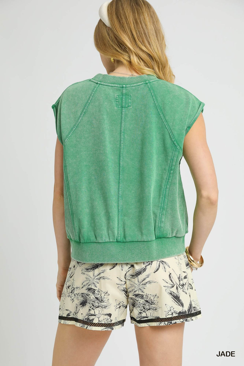 Sleeveless green sweatshirt
