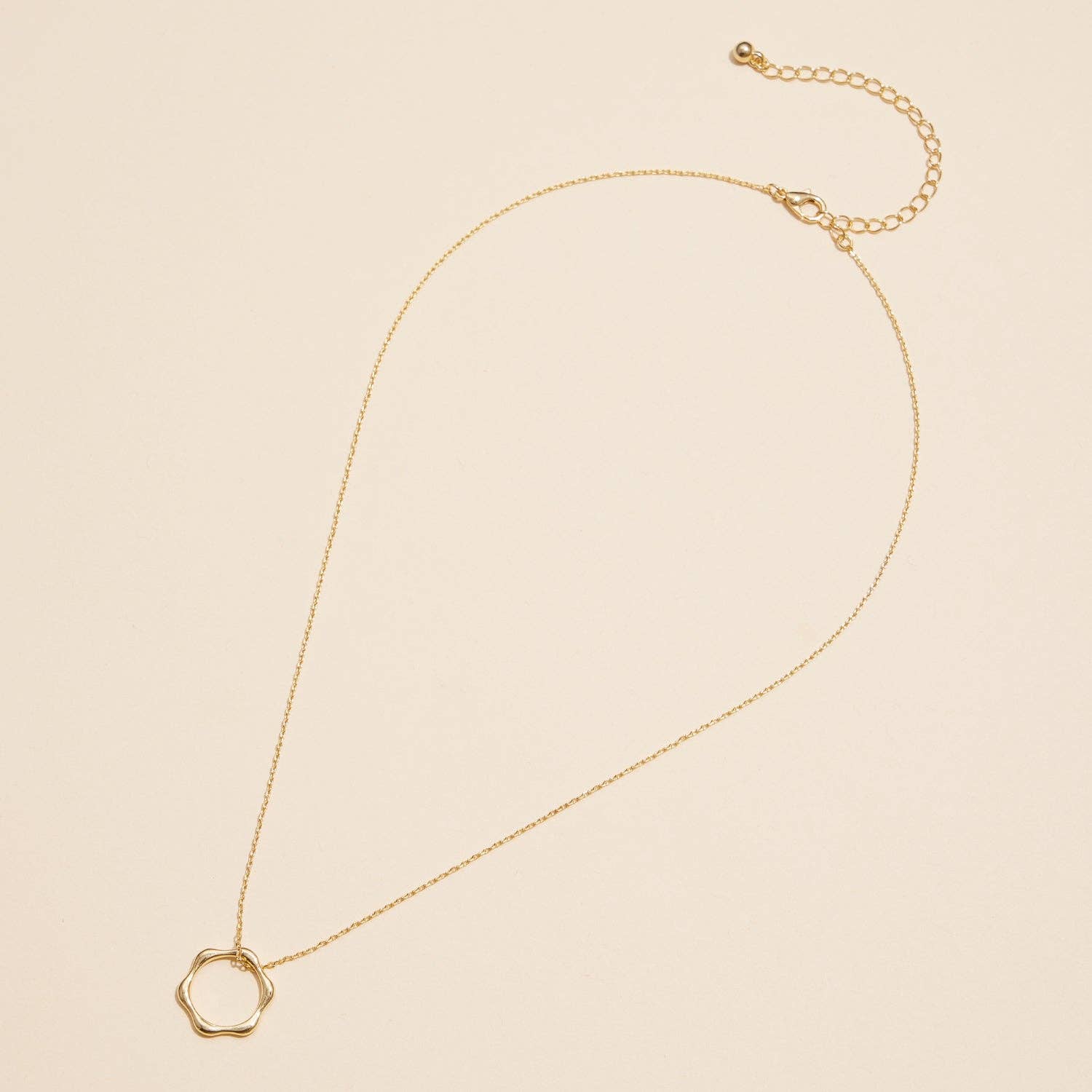 7mm Wavy Circle Charm 18K Gold Dip Necklace