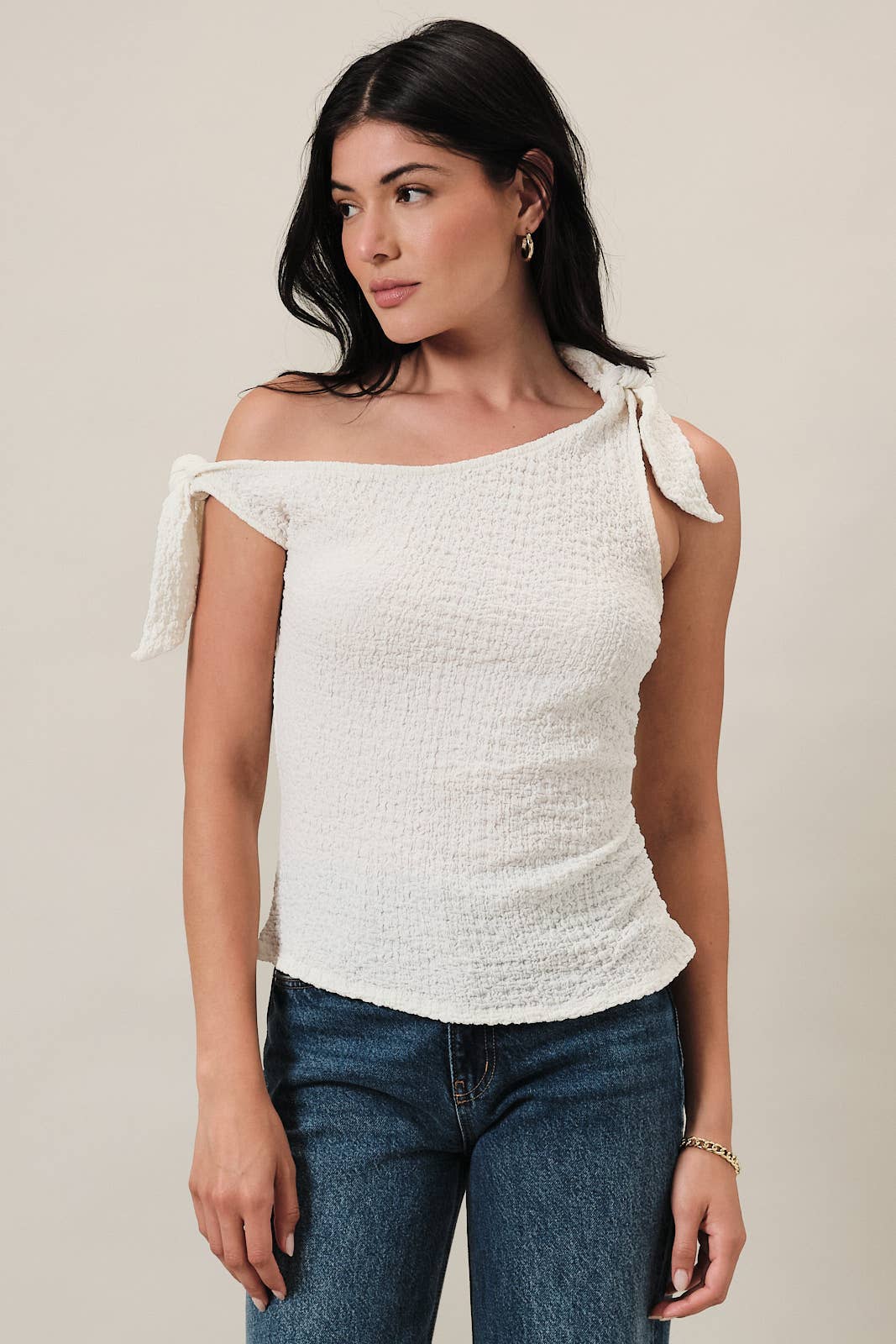 ONE SHOULDER OFF TIE SHOULDER SIDE RUCHED TEXTURED KNIT TOP