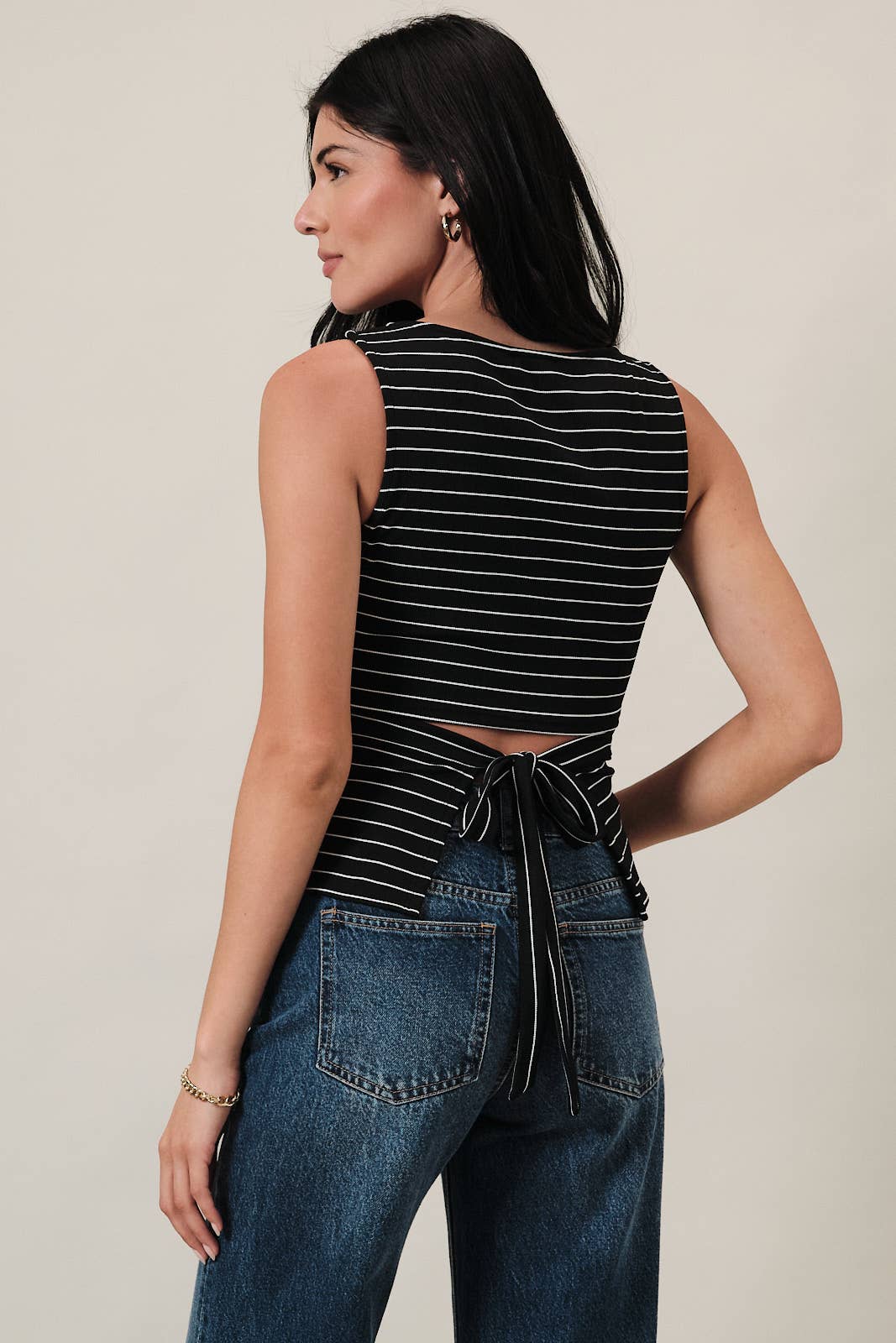 BOAT NECK FRONT SIDE RUCHING BACK RIBBON TIE DETAIL TOP