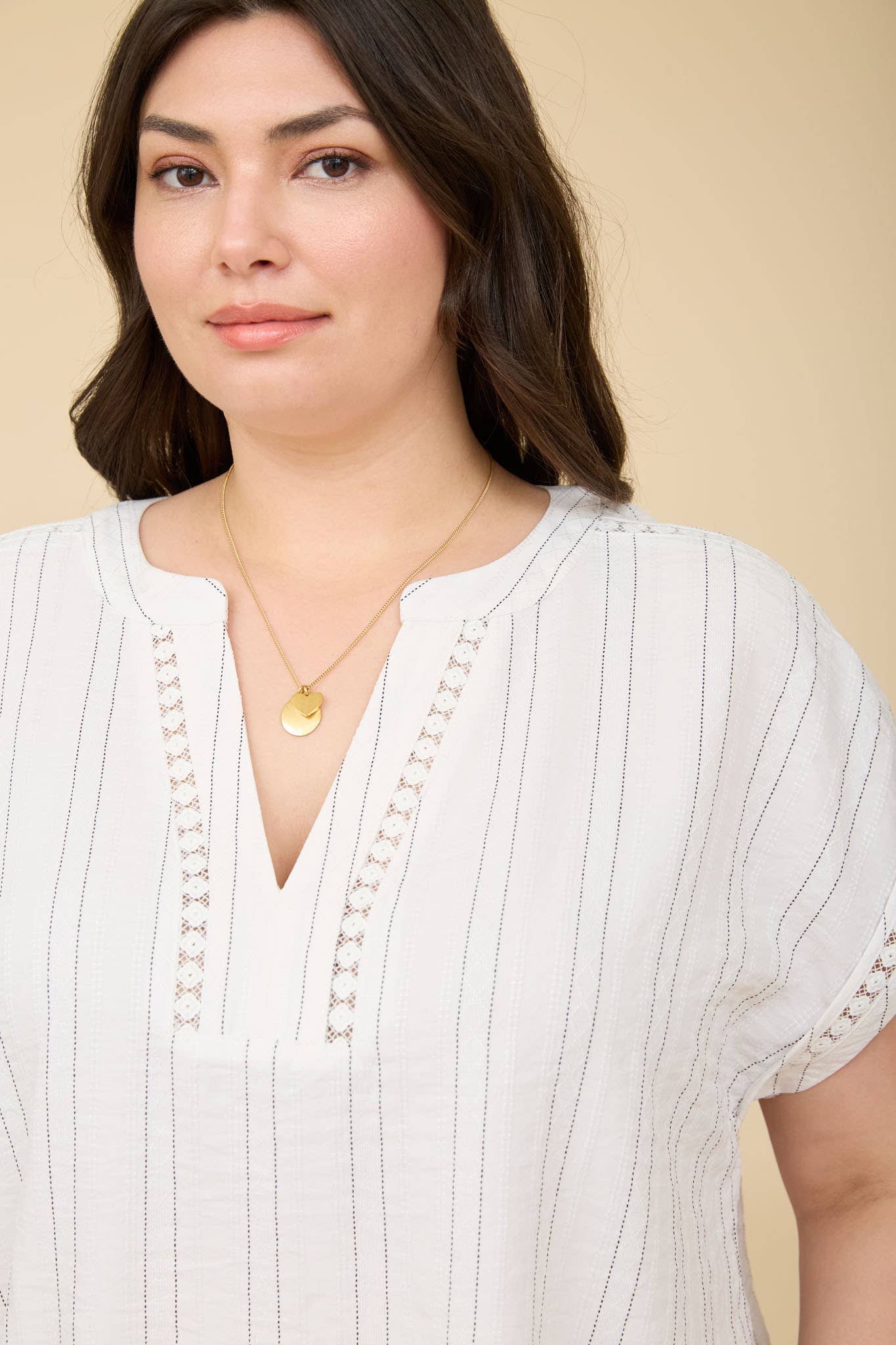 CURVY TEXTURED WOVEN PATTERN LINE LACE DETAIL TOP