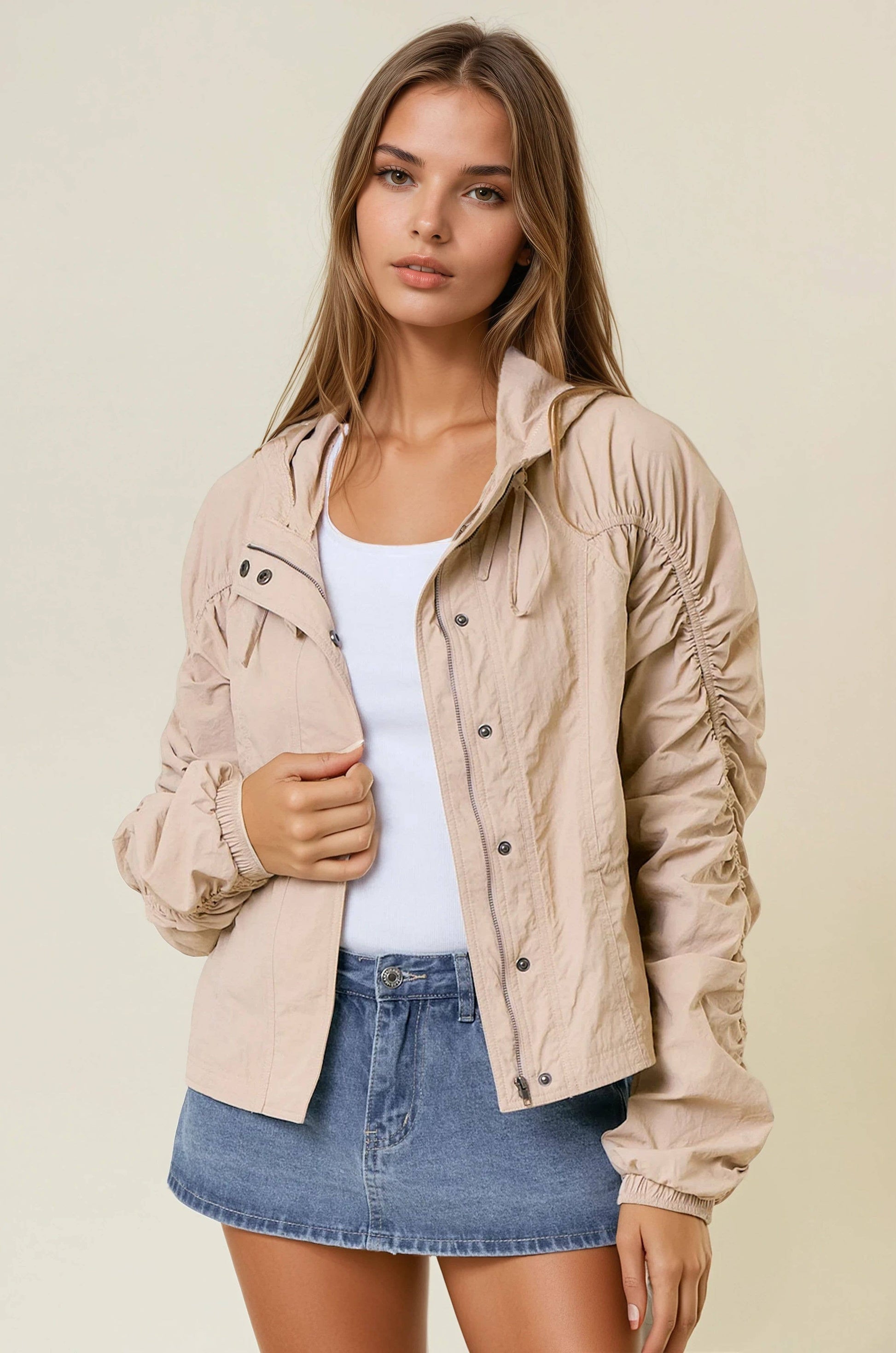 CINCHED SLEEVE LIGHTWEIGHT HOODED JACKET