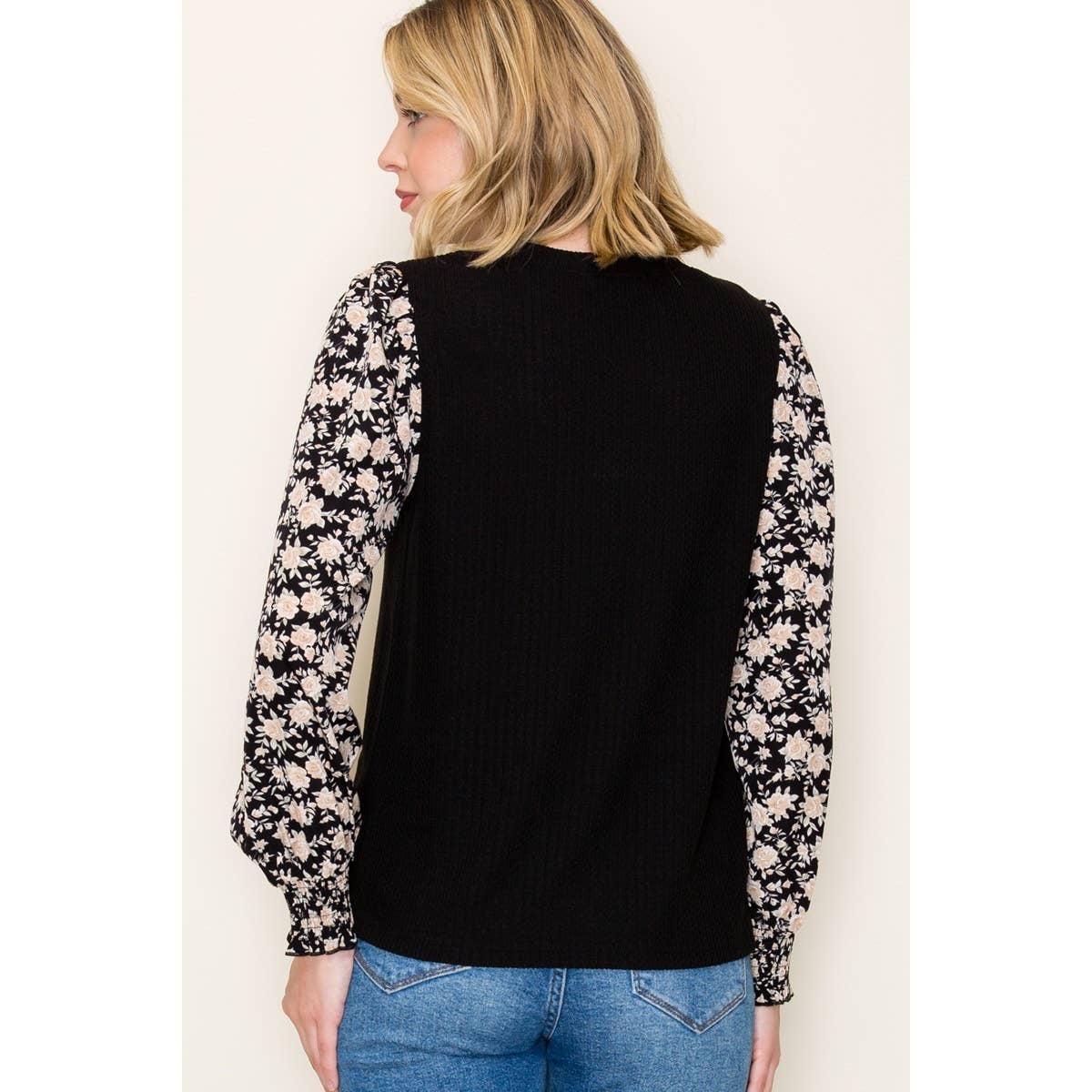 FLORAL SMOCKED CUFF PULLOVER TOP