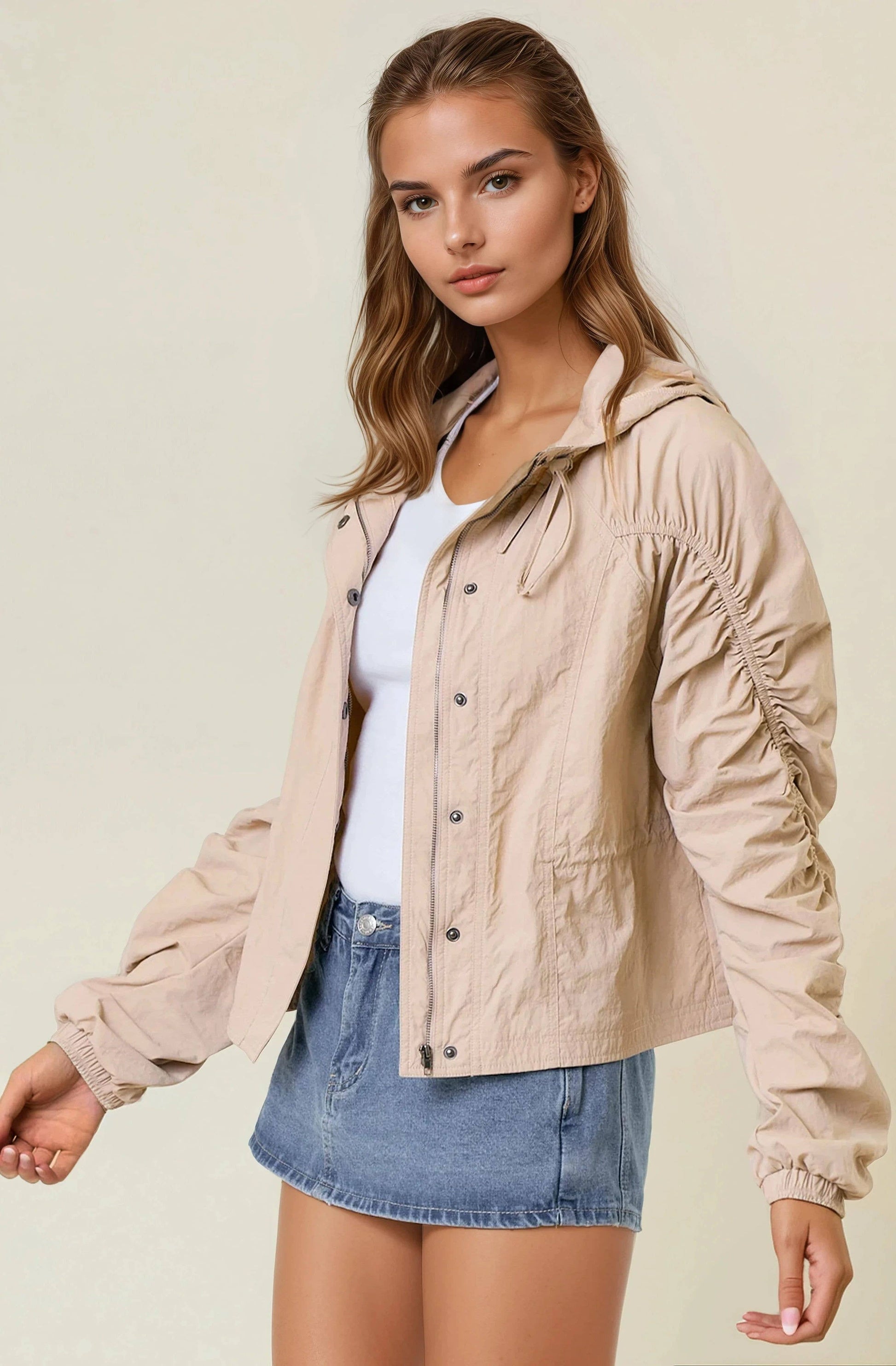 CINCHED SLEEVE LIGHTWEIGHT HOODED JACKET