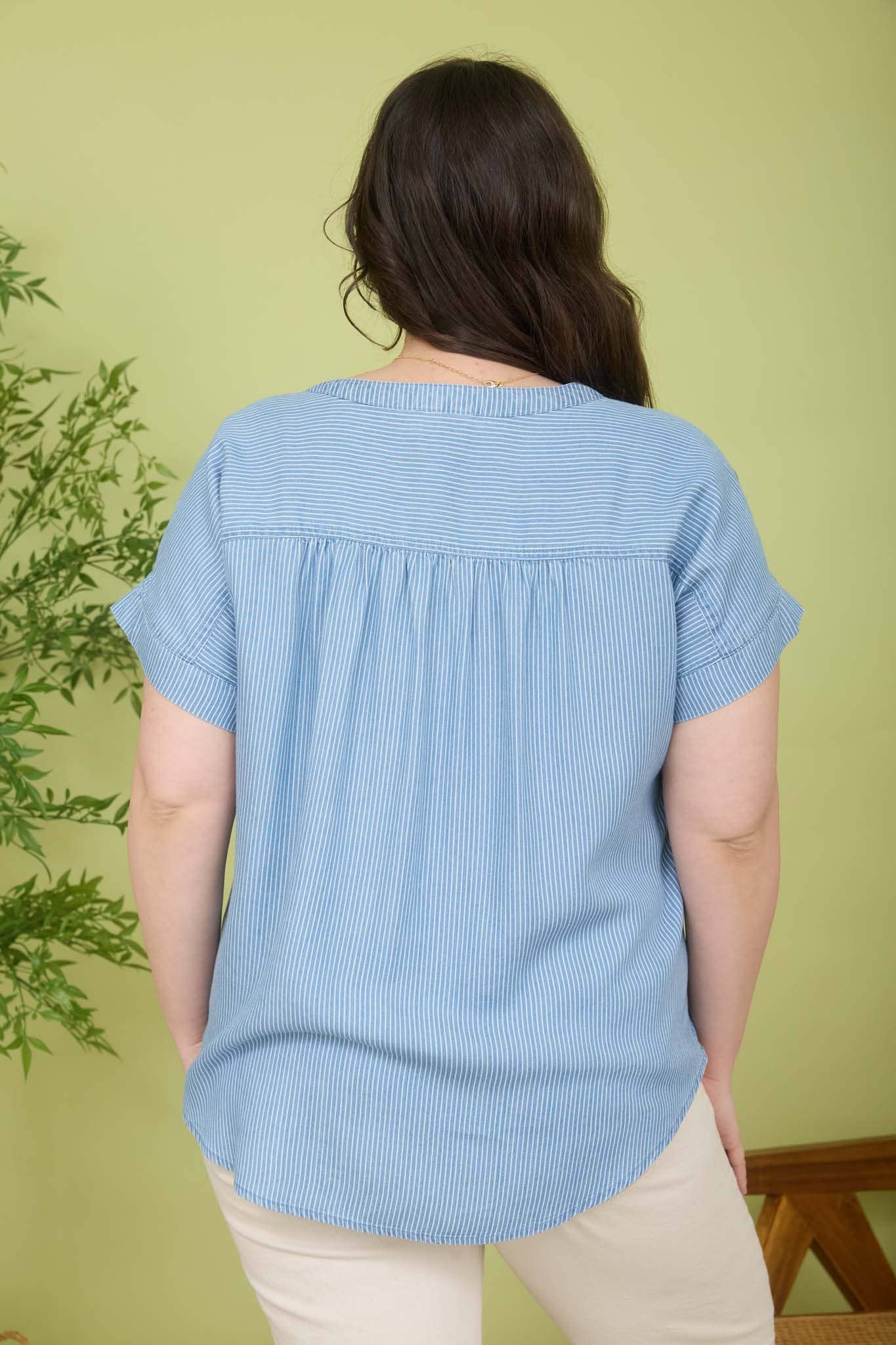 CURVY STRIPE CHAMBRAY HENLEY RUCHED DETAIL TOP