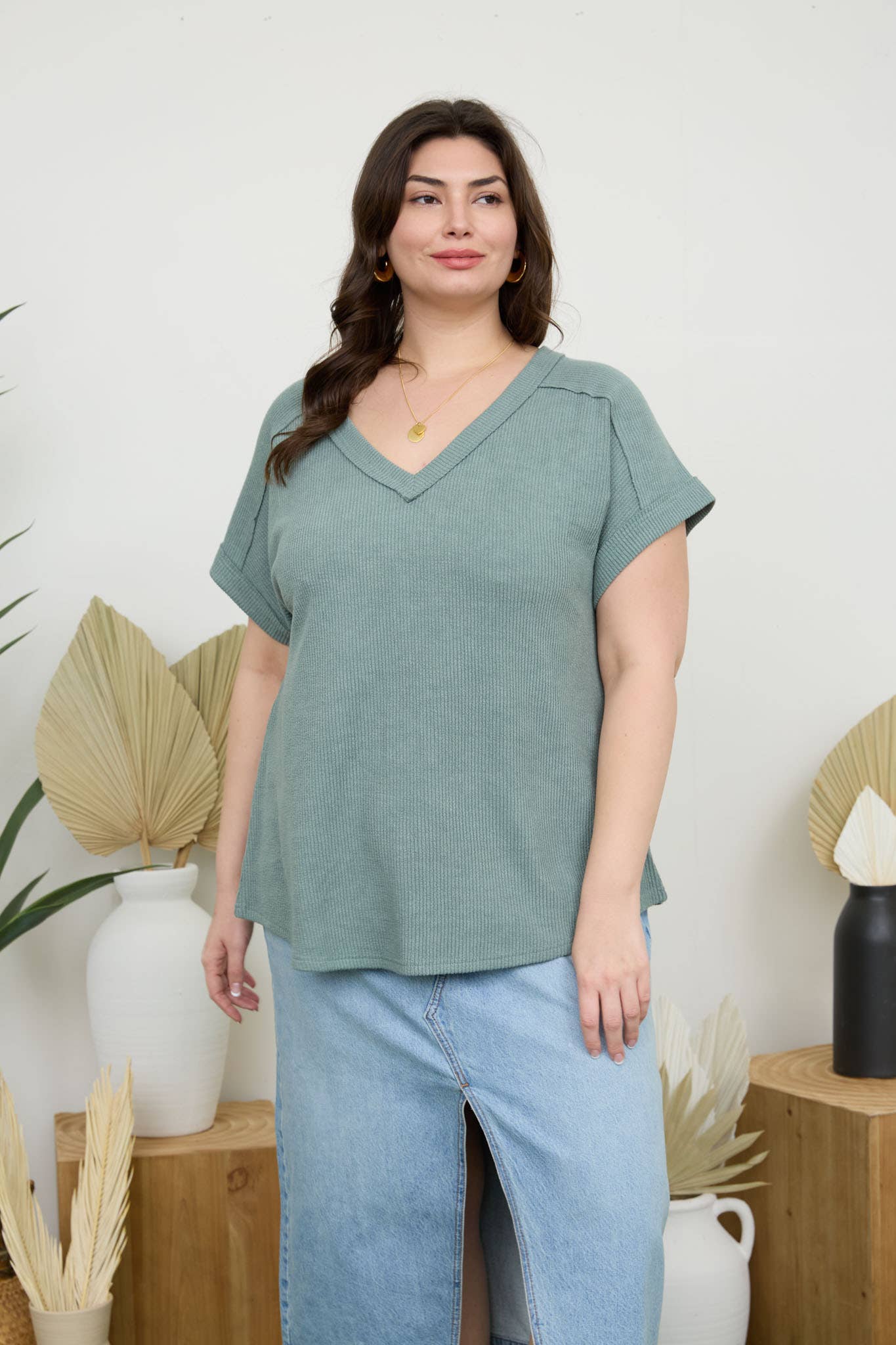 CURVY RAW EDGE V NECK EXTENDED SLEEVE KNIT TOP
