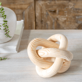 LINKED WOOD KNOT DECOR