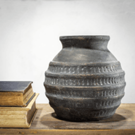 BLK TERRACOTTA STRIPE VASE