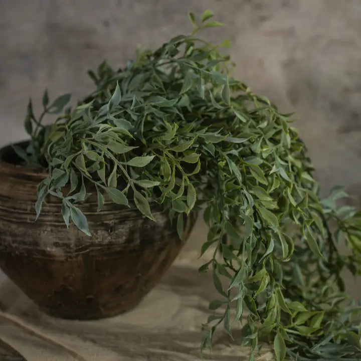 25" Soft Green tea leaf vine