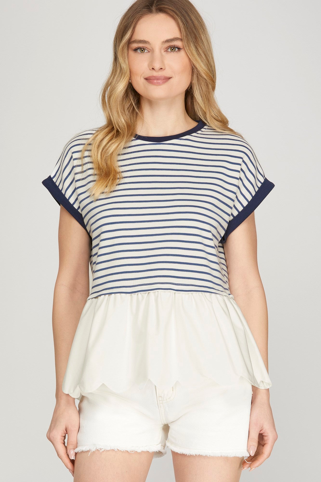 Short sleeve knit top with woven scallop hem