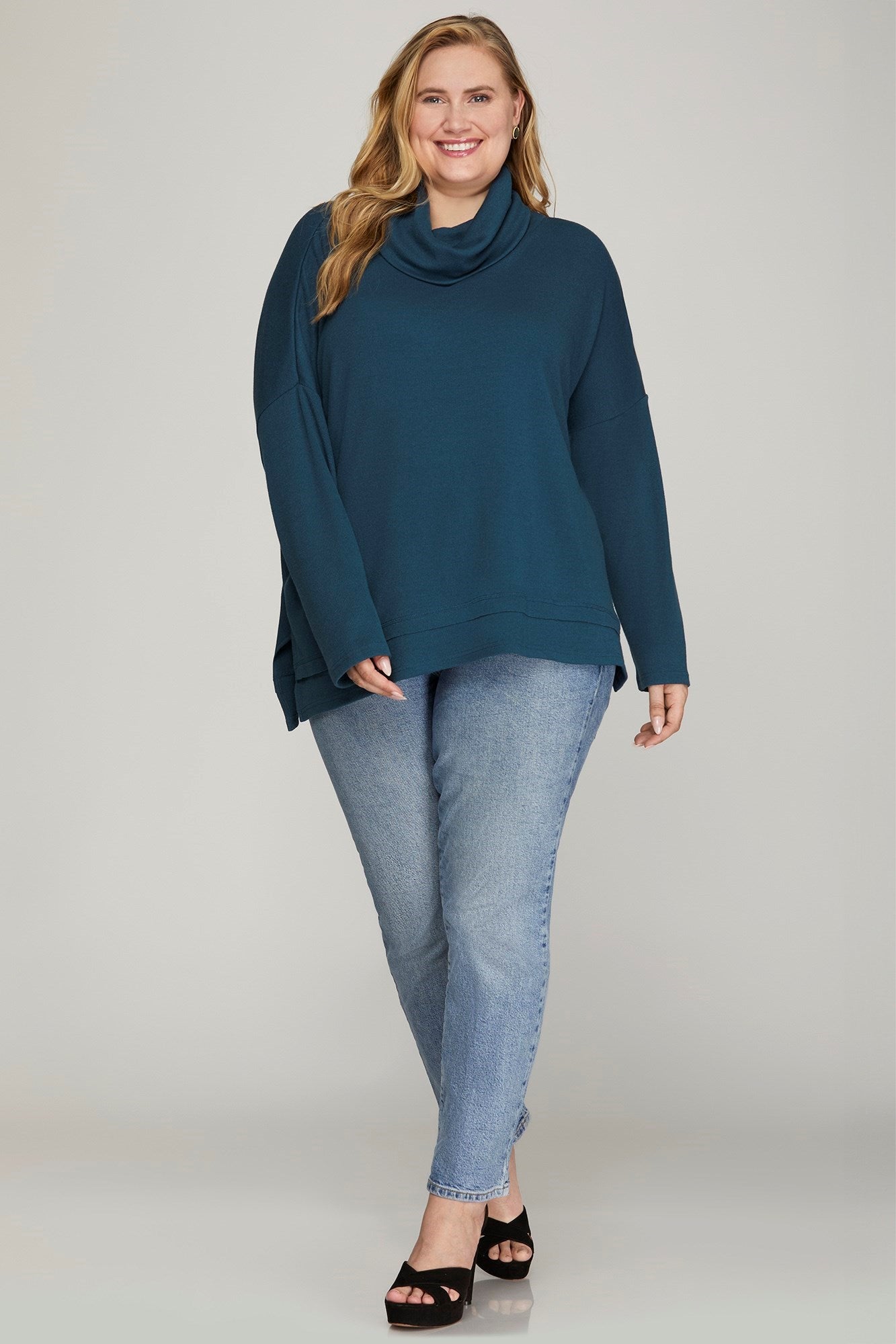 Curvy Long-Sleeved Turtleneck Knit Top