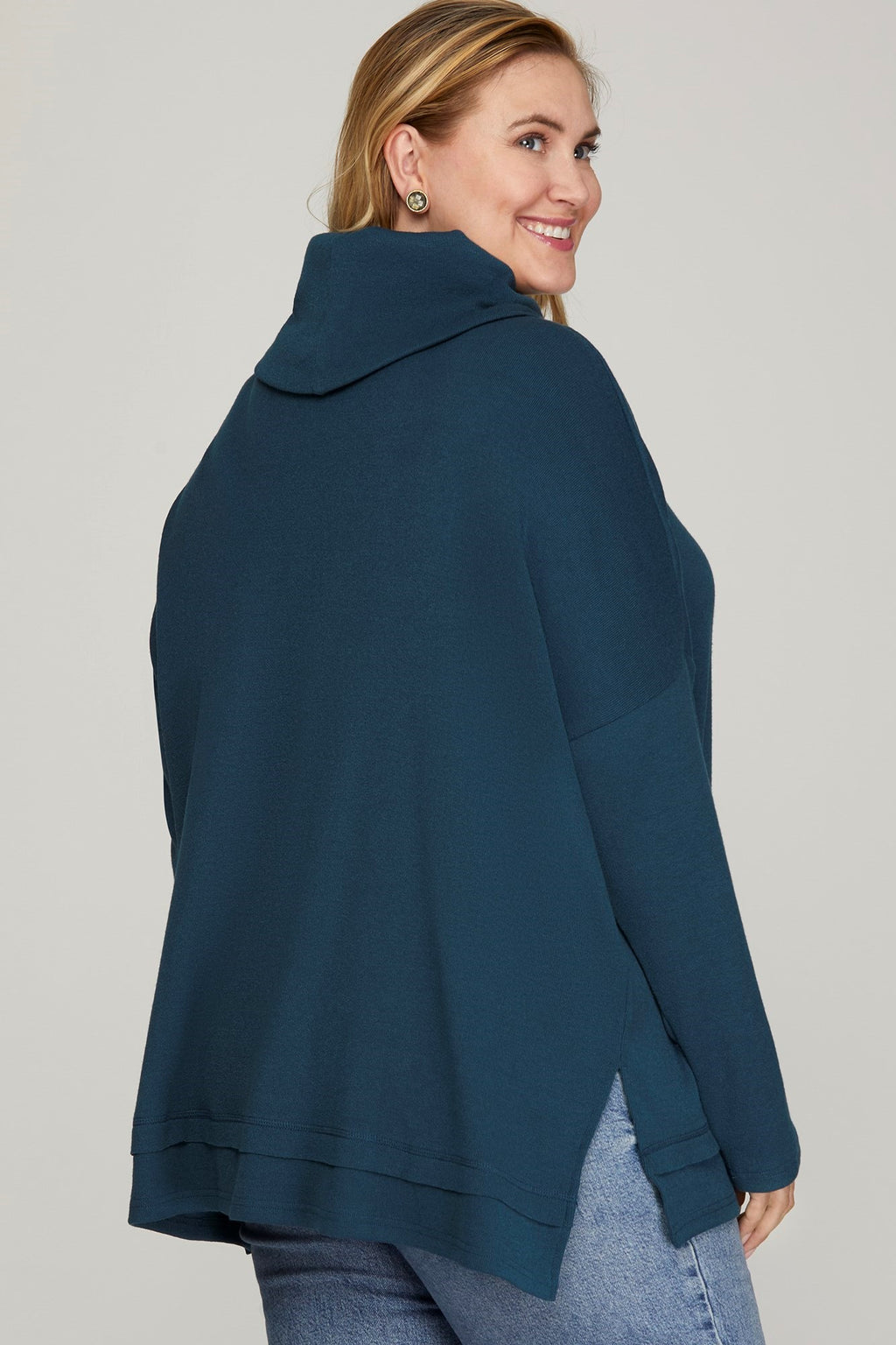Curvy Long-Sleeved Turtleneck Knit Top